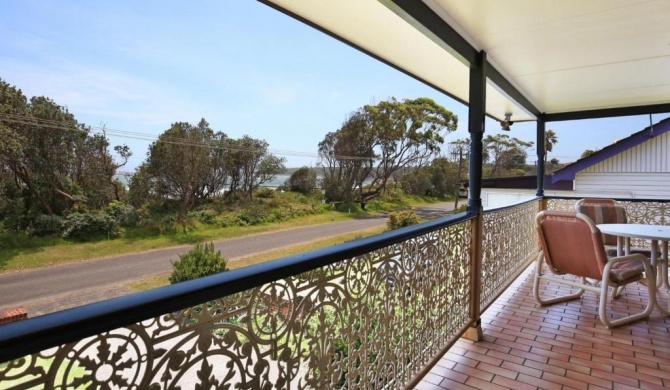 The Crescent - Pet Friendly - 1 Min to Beach