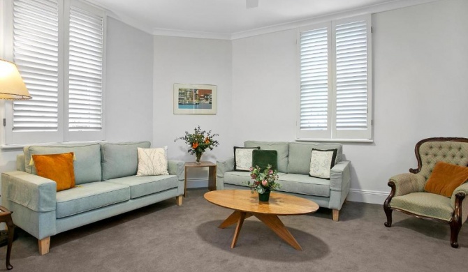 Family Terrace Home Close to Oxford Street and CBD
