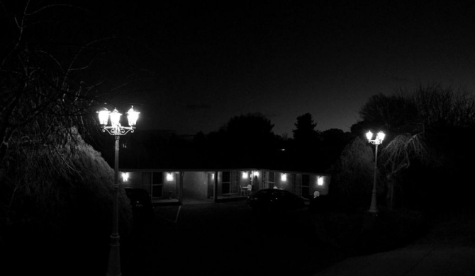 White Lanterns Motel