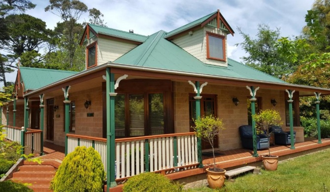 Cascades Manor Luxury Homestay Katoomba 2 nights min stay