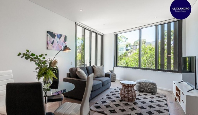 LUXURY APARTMENT / / MOMENTS TO LANE COVE VILLAGE