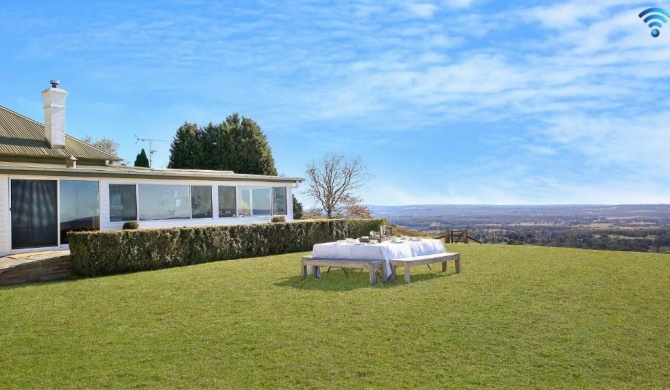 Cloudhill - magnificent rural views to Sydney