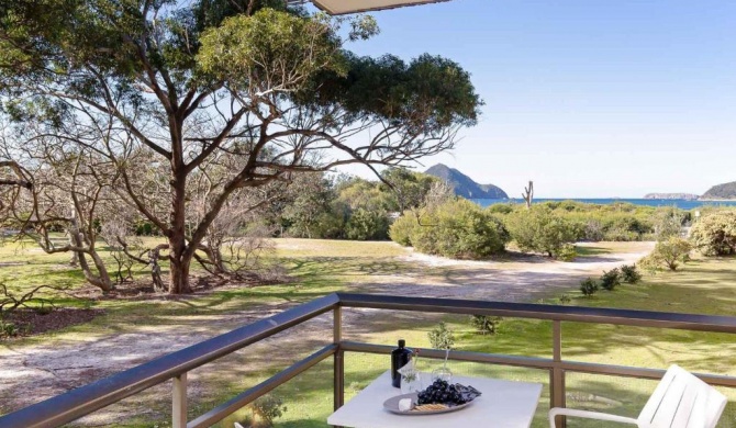 1 'Intrepid', 3 Intrepid Close - Amazing views of Shoal Bay, only 100m from the Beach