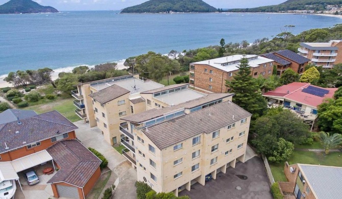 12 'The Helm', 22 Voyager Close - unit in Little Beach with direct access to Shoal Bay Beach!
