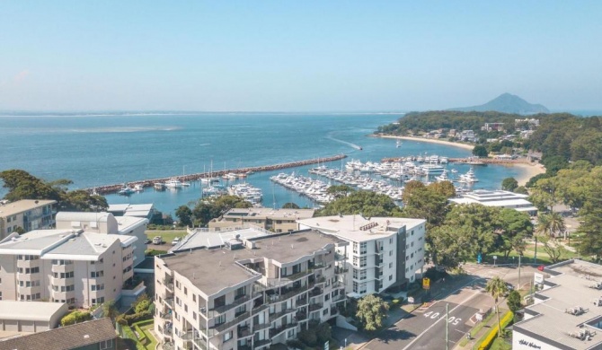 15 Dolphin Cove, 2 - 6 Government Rd - Stunning Penthouse with views, lift & Ducted Air Conditioning