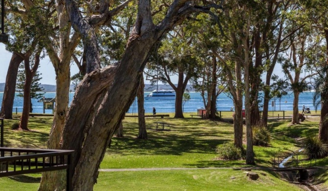 28 'Bay Parklands', 2 Gowrie Ave - pool, tennis + stunning views