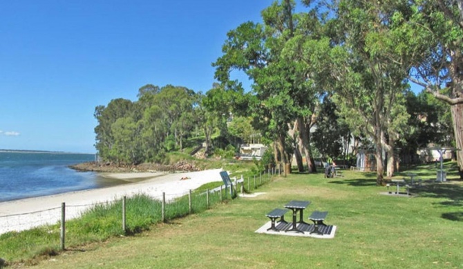 5 Thompson Place Nelson Bay - spacious duplex walking distance to Nelson Bay CBD and Dutchies