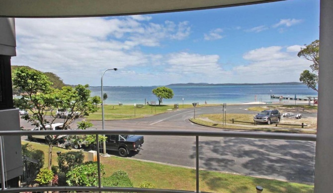 7 'Florentine' 11 Columbia Close - air conditioned unit with fantastic views of Little Beach