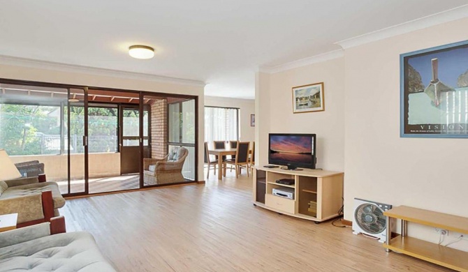 8c Norburn Avenue - great family budget holiday
