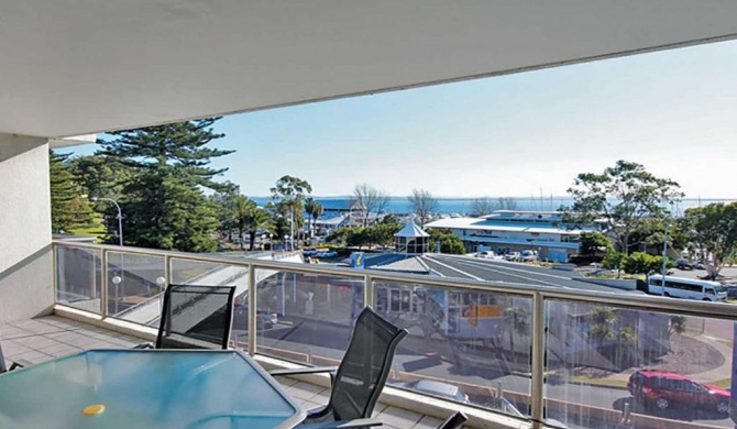 9 'Nelson Towers' 71a Victoria Parade - unit in the heart of Nelson Bay with water views