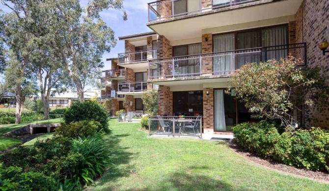 57 'BAY PARKLANDS', 2 GOWRIE AVE - GROUND FLOOR UNIT WITH POOL, TENNIS COURT & AIRCON