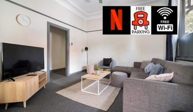 Parramatta 3 Bedroom Home - Free Netflix, Fast Internet & 3 Car Parking Spots