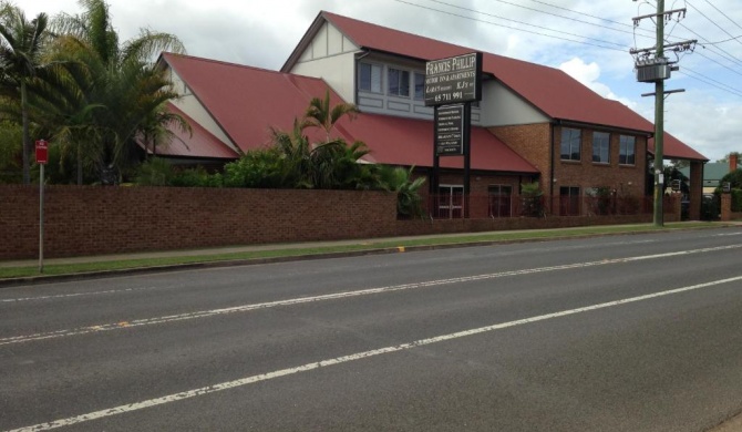 Francis Phillip Motor Inn and The Lodge