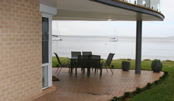 1 'The Clippers' 131 Soldiers Point Road - fabulous waterfront unit