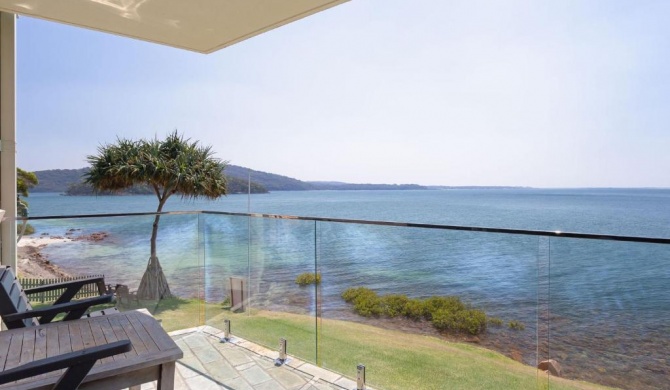 2 'Lanimer' 14 Mitchell Street - beautiful waterfront property with spectacular views