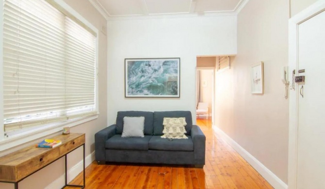 Cosy Apartment Walking Distance to Manly beach