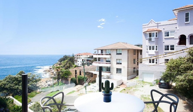 Stylish Apartment With Views Over Bondi Beach