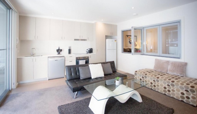 Envy Luxe 1 BR Executive Apartment in the heart of Braddon Wine Wifi Netflix Secure Parking Canberra